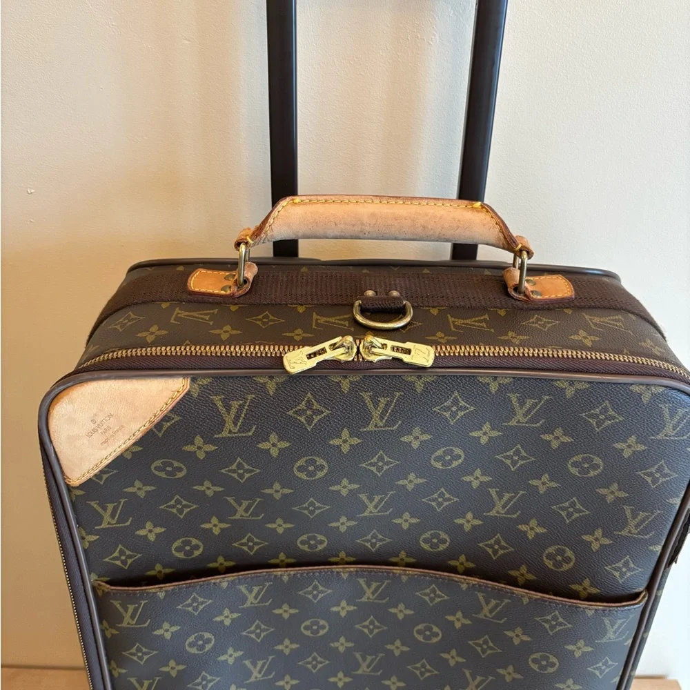 Authentic Louis Vuitton pegase 55 monogram - Picture 2 of 9